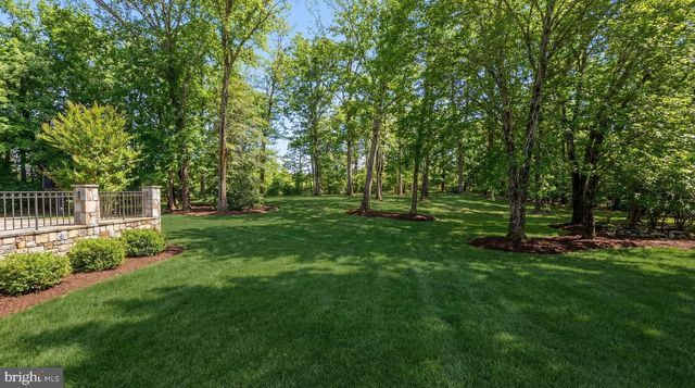 8600 COUNTRY CLUB DR, Bethesda, MD 20817