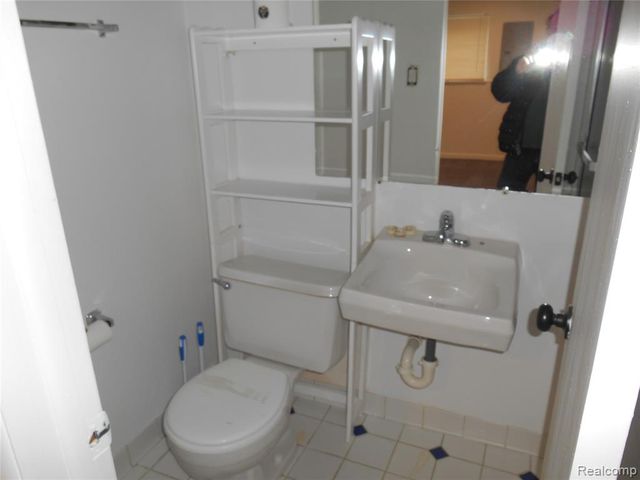 1440 W Elmwood Avenue, Clawson, MI 48017