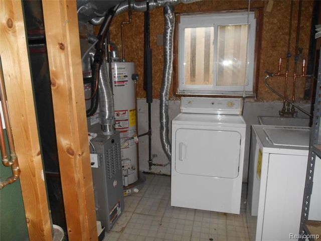 1440 W Elmwood Avenue, Clawson, MI 48017