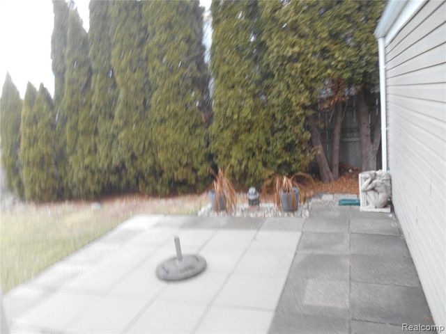 1440 W Elmwood Avenue, Clawson, MI 48017