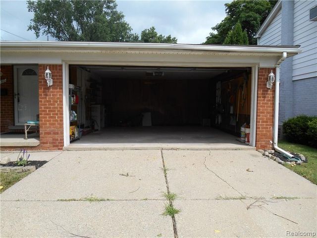 1440 W Elmwood Avenue, Clawson, MI 48017