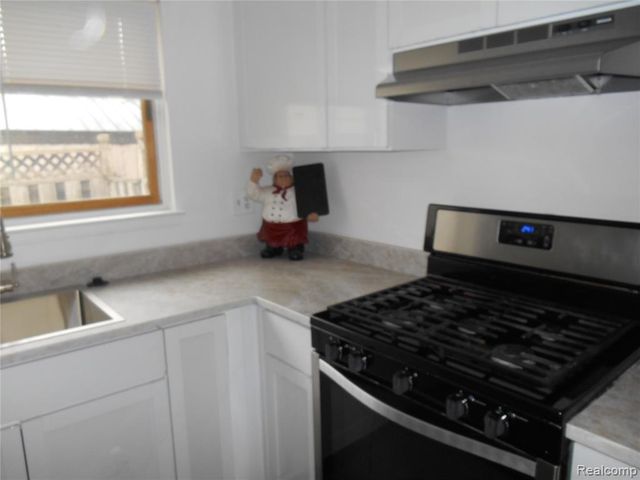 1440 W Elmwood Avenue, Clawson, MI 48017