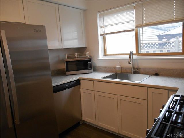 1440 W Elmwood Avenue, Clawson, MI 48017