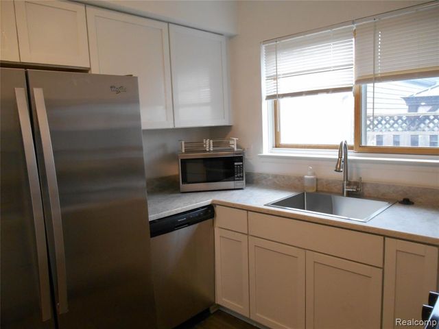 1440 W Elmwood Avenue, Clawson, MI 48017