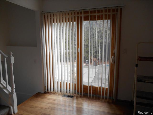 1440 W Elmwood Avenue, Clawson, MI 48017