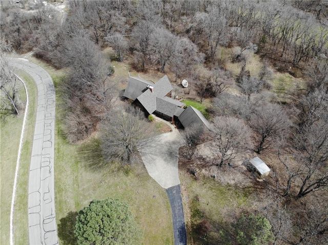 9955 NW Windover Drive, Kansas City, MO 64153
