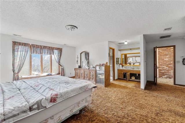 9955 NW Windover Drive, Kansas City, MO 64153