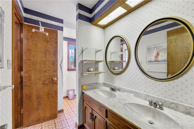 9955 NW Windover Drive, Kansas City, MO 64153