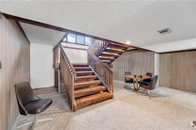 9955 NW Windover Drive, Kansas City, MO 64153
