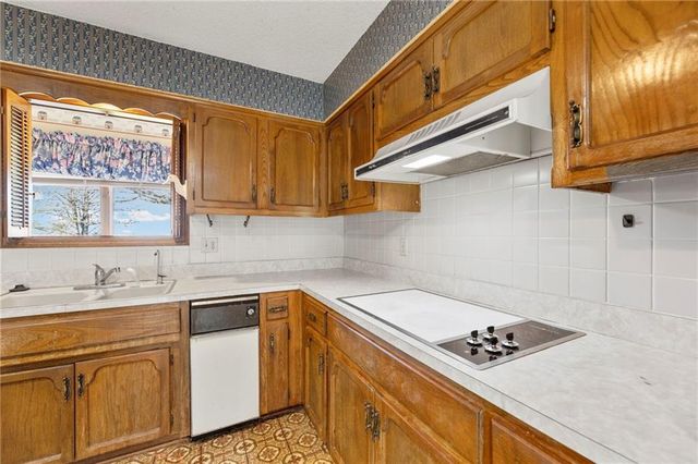 9955 NW Windover Drive, Kansas City, MO 64153