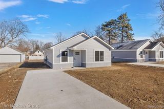 1104 La Salle Avenue, Waterford Charter Township, MI 48328