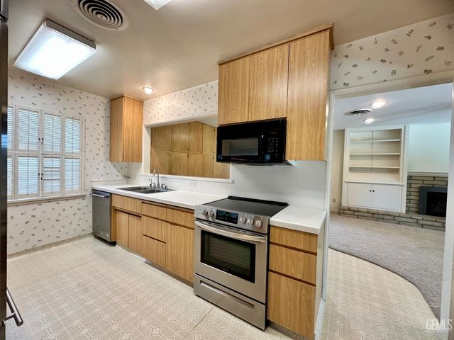 1135 Princeton Avenue, Bakersfield, CA 93305