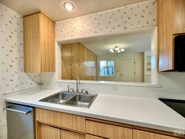 1135 Princeton Avenue, Bakersfield, CA 93305