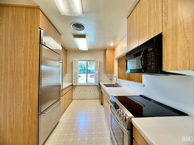 1135 Princeton Avenue, Bakersfield, CA 93305