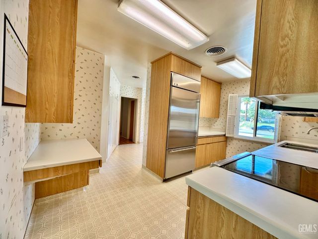1135 Princeton Avenue, Bakersfield, CA 93305