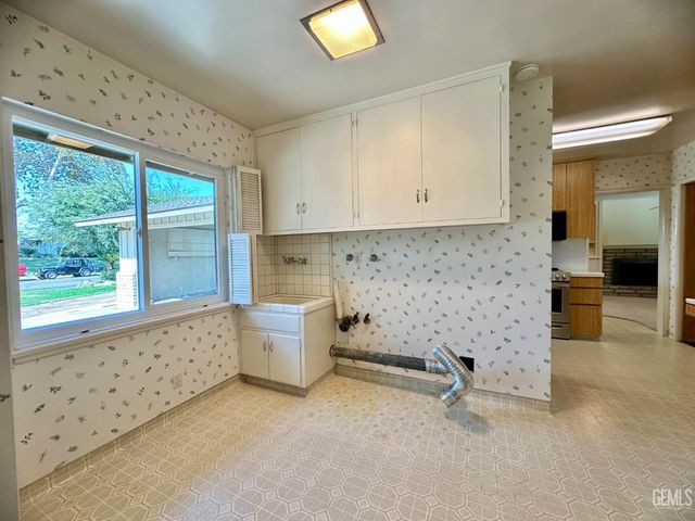 1135 Princeton Avenue, Bakersfield, CA 93305