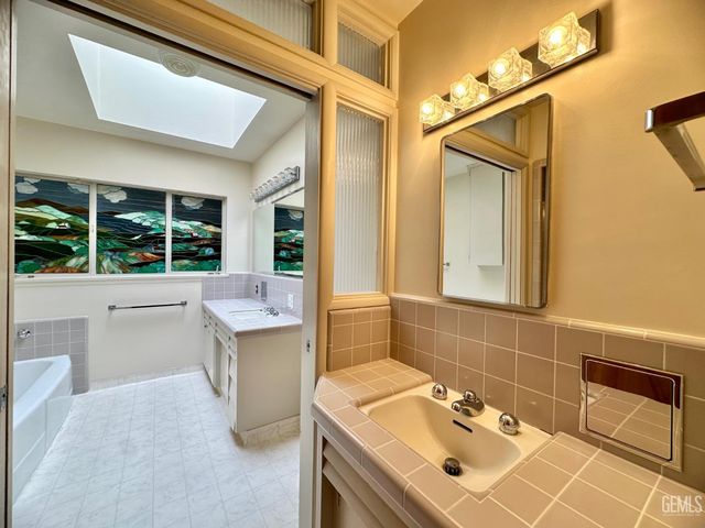 1135 Princeton Avenue, Bakersfield, CA 93305
