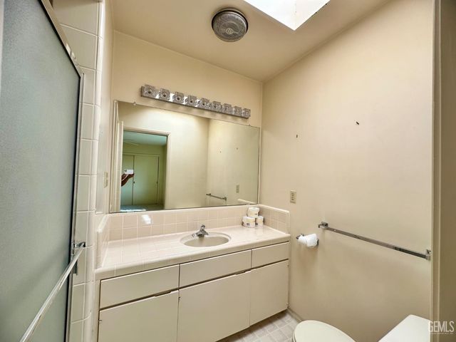1135 Princeton Avenue, Bakersfield, CA 93305