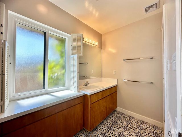 1135 Princeton Avenue, Bakersfield, CA 93305