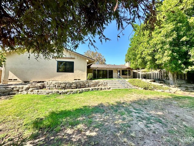 1135 Princeton Avenue, Bakersfield, CA 93305