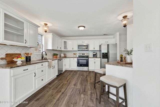 10735 Copper Ridge Dr, Louisville, KY 40241