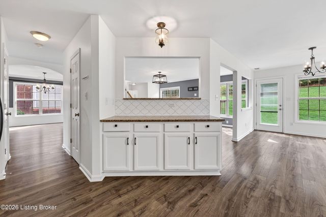 10735 Copper Ridge Dr, Louisville, KY 40241