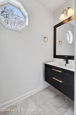 10735 Copper Ridge Dr, Louisville, KY 40241