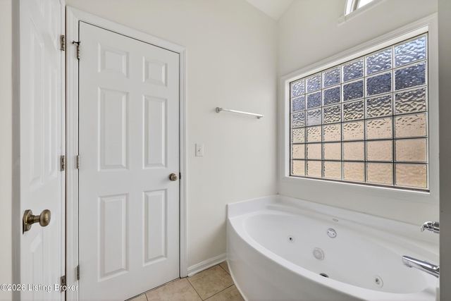 10735 Copper Ridge Dr, Louisville, KY 40241