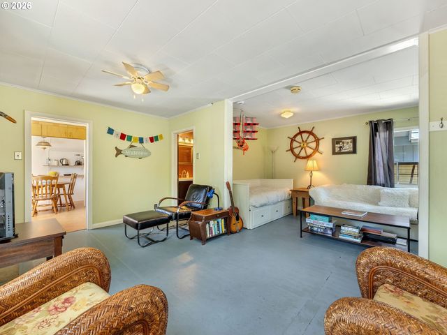 337 6TH Ave, Seaside, OR 97138