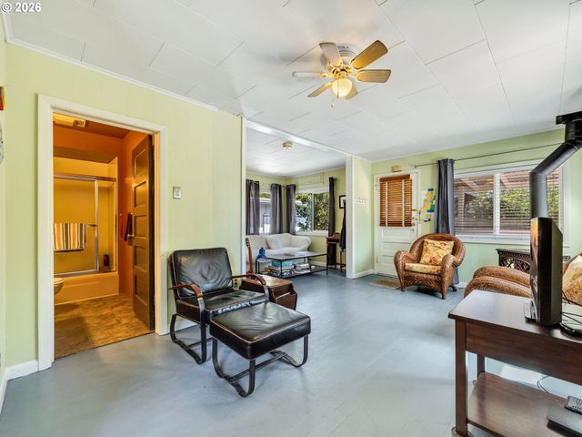 337 6TH Ave, Seaside, OR 97138