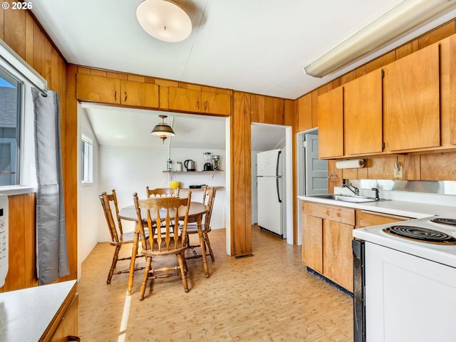 337 6TH Ave, Seaside, OR 97138