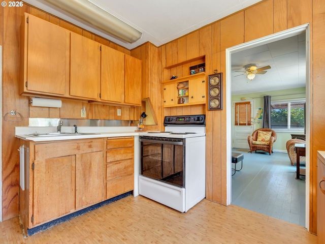 337 6TH Ave, Seaside, OR 97138