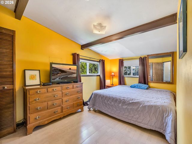 337 6TH Ave, Seaside, OR 97138