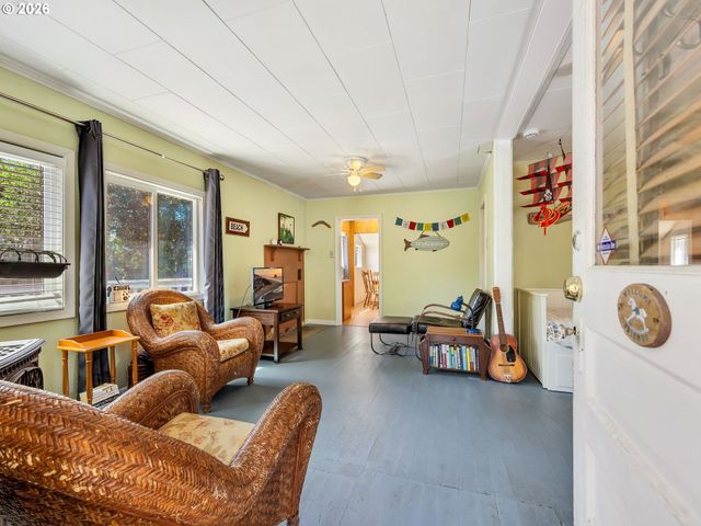 337 6TH Ave, Seaside, OR 97138