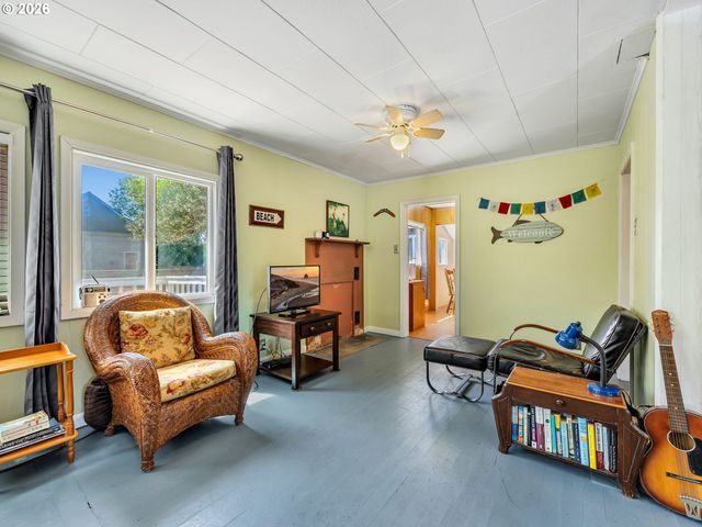 337 6TH Ave, Seaside, OR 97138