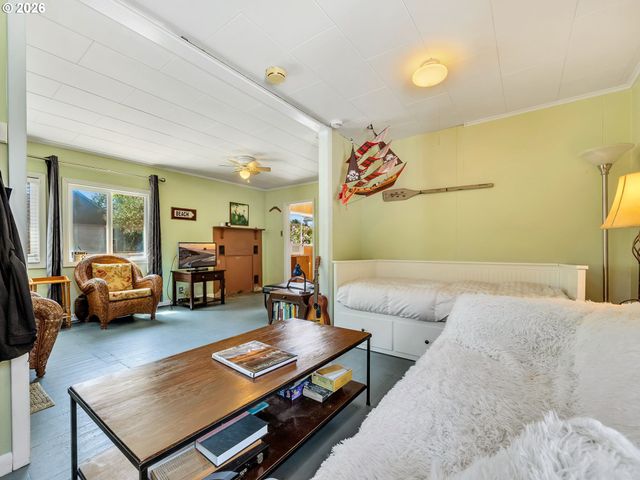 337 6TH Ave, Seaside, OR 97138