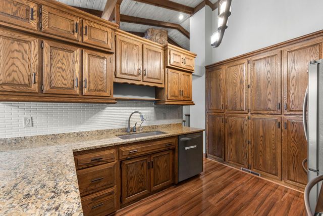 9708 Mill Creek Drive, Eden Prairie, MN 55347