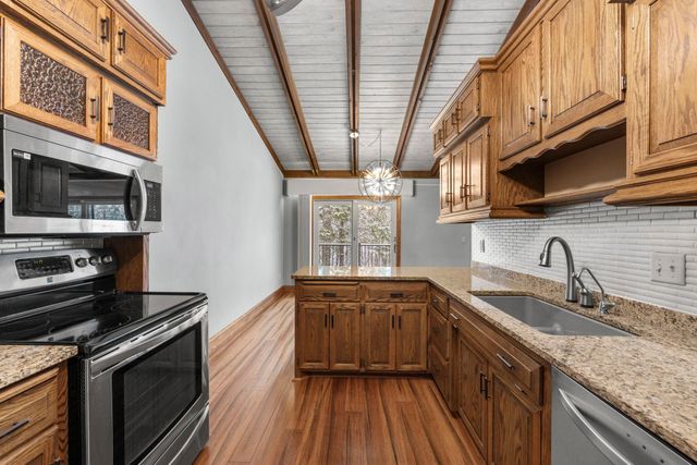 9708 Mill Creek Drive, Eden Prairie, MN 55347