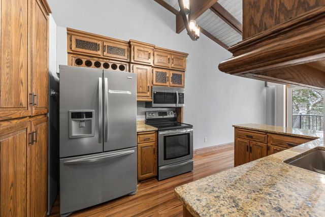 9708 Mill Creek Drive, Eden Prairie, MN 55347