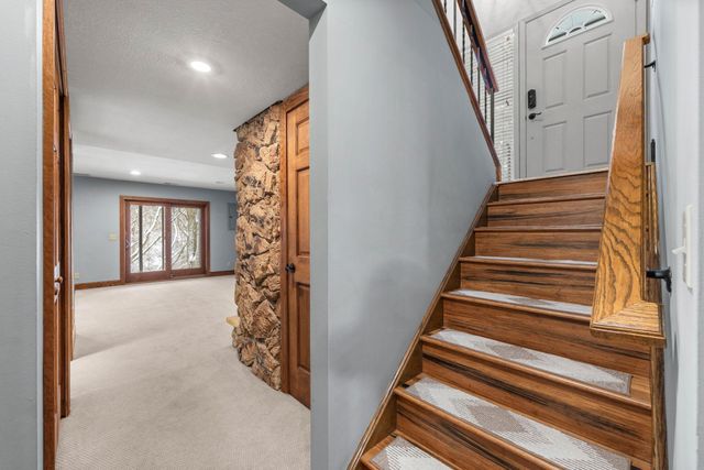 9708 Mill Creek Drive, Eden Prairie, MN 55347