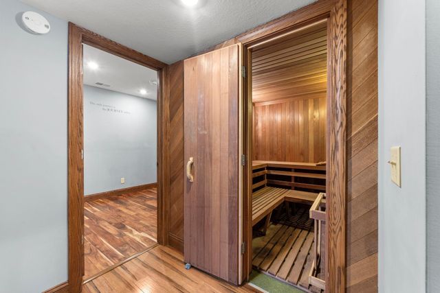 9708 Mill Creek Drive, Eden Prairie, MN 55347