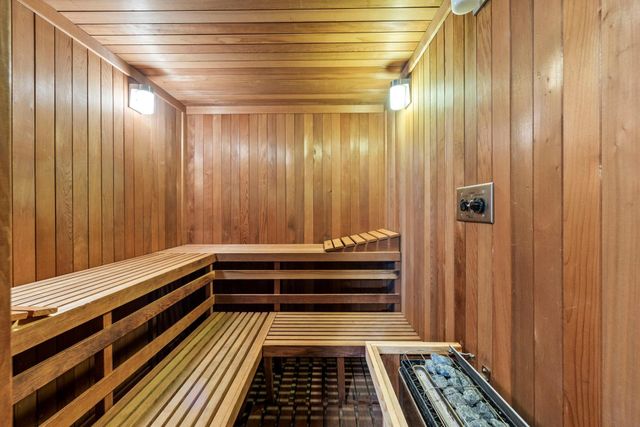 9708 Mill Creek Drive, Eden Prairie, MN 55347