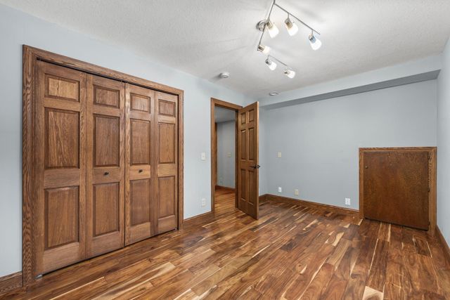 9708 Mill Creek Drive, Eden Prairie, MN 55347