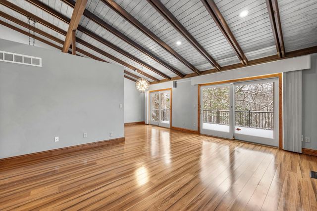 9708 Mill Creek Drive, Eden Prairie, MN 55347