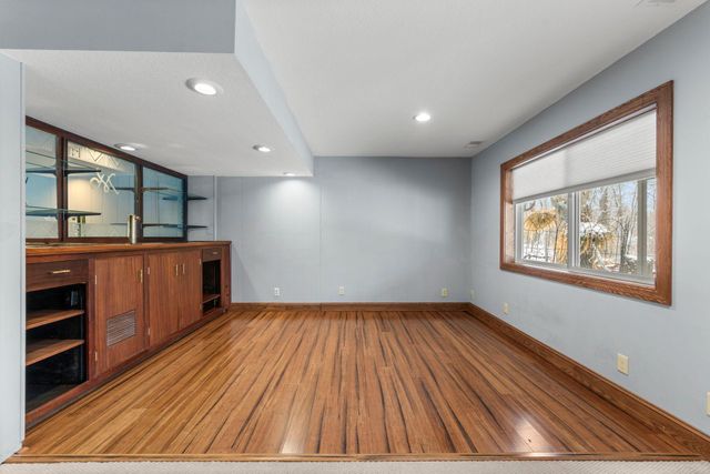 9708 Mill Creek Drive, Eden Prairie, MN 55347