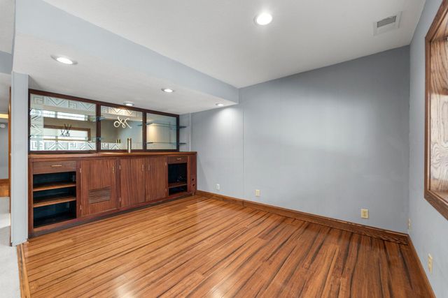 9708 Mill Creek Drive, Eden Prairie, MN 55347