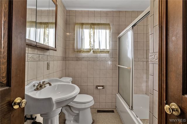 31 Albert Street, Cheektowaga, NY 14043