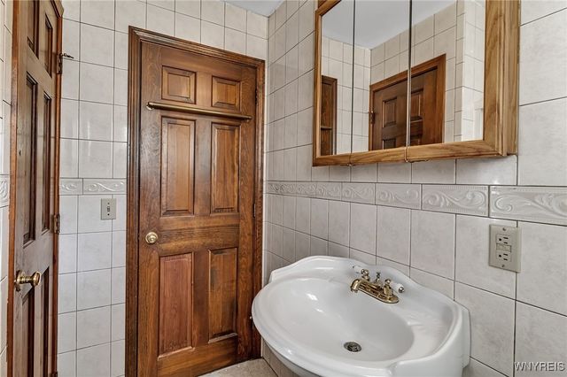 31 Albert Street, Cheektowaga, NY 14043