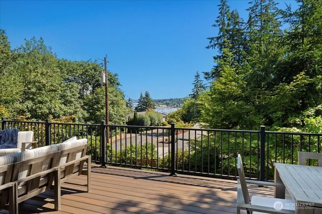9514 Goodman Avenue, Gig Harbor, WA 98332
