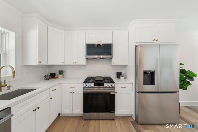 563 Pearl Harbor Street, Bridgeport, CT 06610